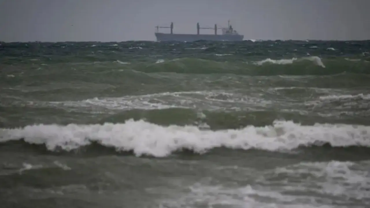 Black Sea में दो Chemical Tankers में लगी आग, 7 नाविक लापता