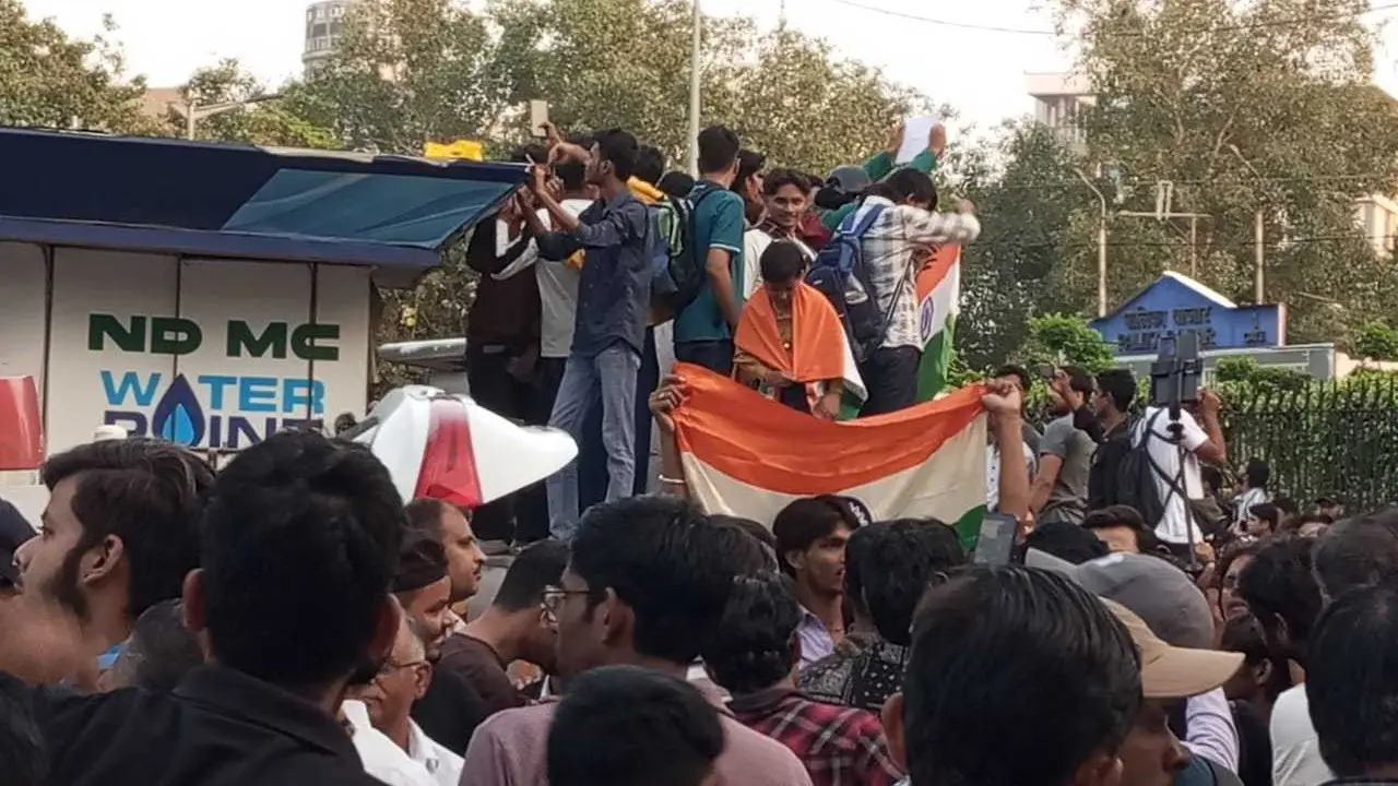 ‘लहरा दो तिरंगा’ प्रोटेस्ट में पुलिस ने 150 प्रदर्शनकारियों को किया डिटेन