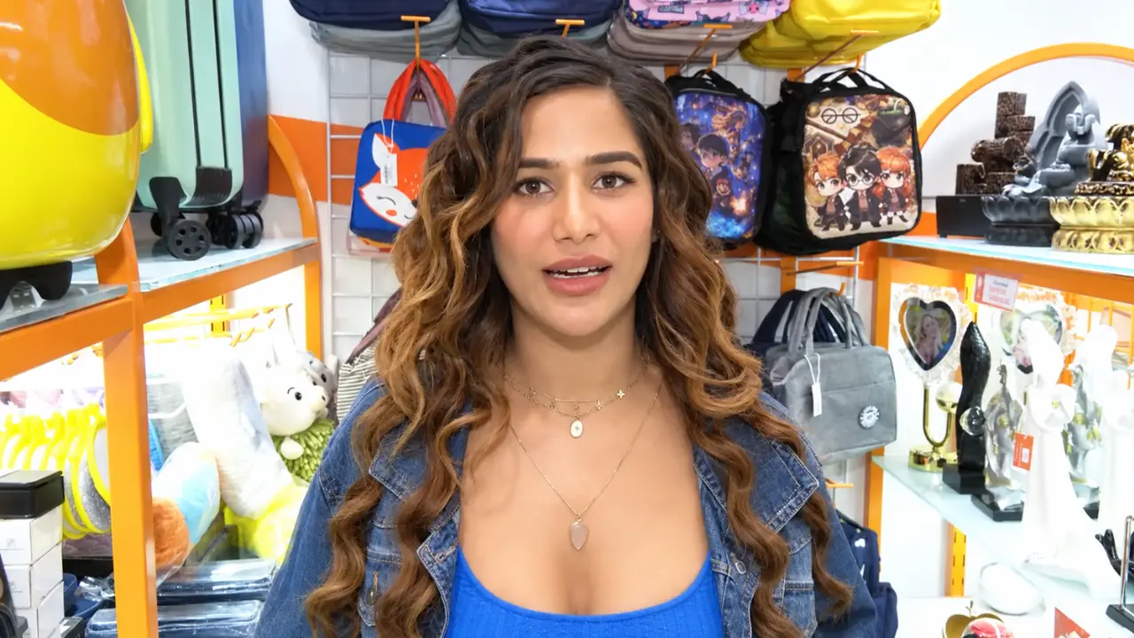 ‘वे PM हैं, पड़ोसी नहीं’, इस्तीफे की मांग पर भड़कीं Poonam Pandey