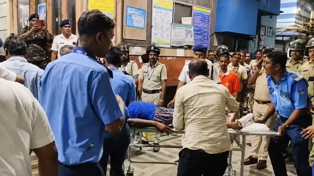 Kolkata के दुर्गा पंडाल में भगदड़, 17 की मौत; 25 घायल