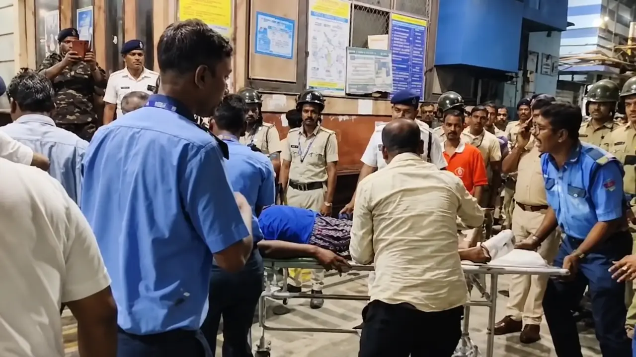 Kolkata के दुर्गा पंडाल में भगदड़, 17 की मौत; 25 घायल