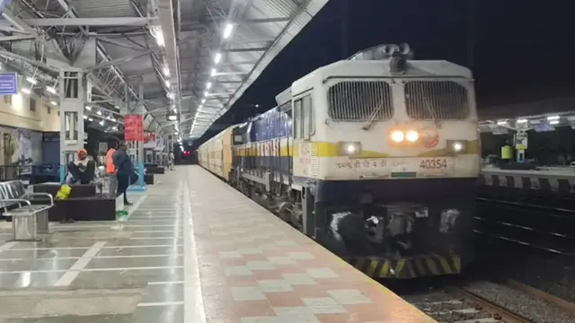 ट्रेन में तेज आवाज में फोन चलाने पर हो सकती है जेल, जानें क्या है नियम