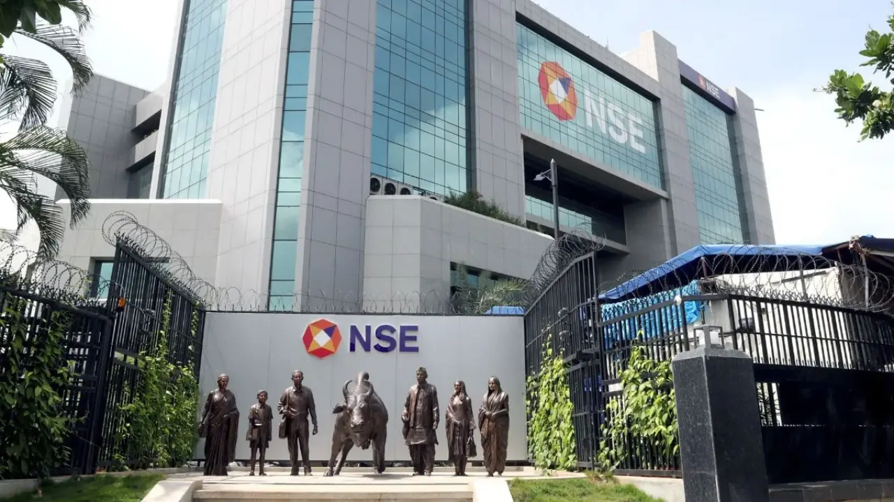 दशहरे पर आज शेयर बाजार बंद, बुधवार से NSE-BSE में फिर शुरू होगी ट्रेडिंग