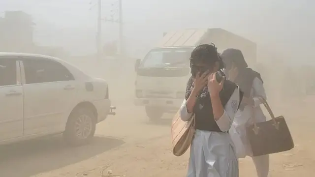 Delhi में फिर बढ़ा Pollution, पटाखे, पराली और मौसम बने बड़ी वजह