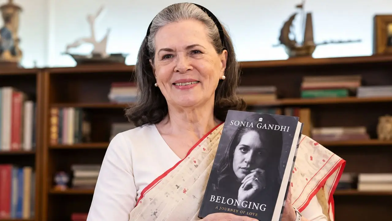 Sonia Gandhi की Instagram पर एंट्री, पहली पोस्ट में दिखाई अपनी किताब की झलक
