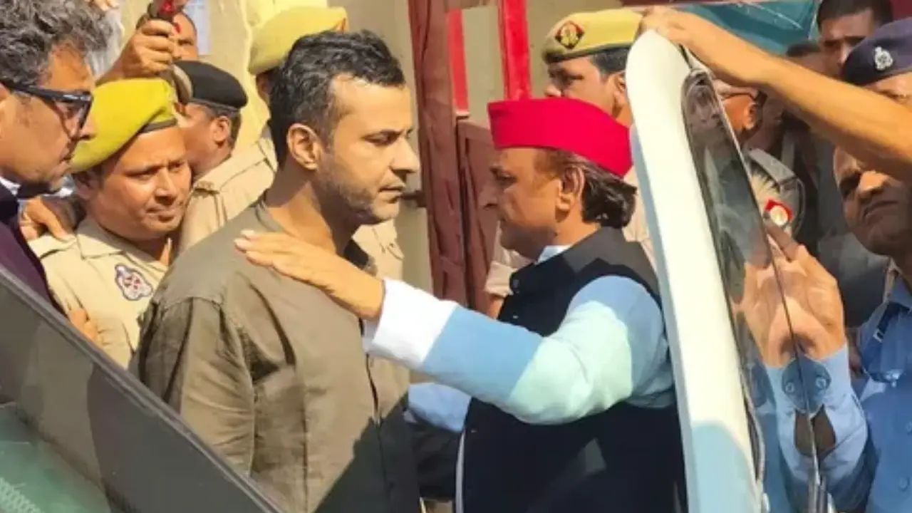 Azam Khan से जेल में मिले Akhilesh Yadav, बोले- ‘BJP को Education की चिंता नहीं’