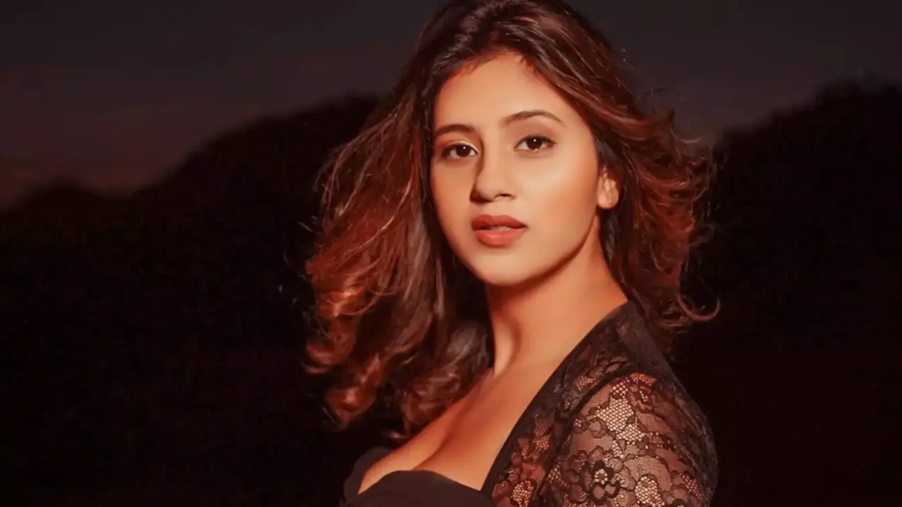 Anjali Arora को 1.20 करोड़ का लीगल नोटिस, कानपुर इवेंट से जुड़ा विवाद