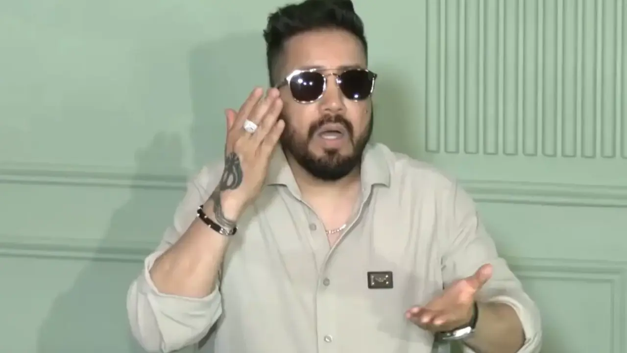 CM Dhami ने मंत्री की ओर से मांगी माफी, Daler विवाद पर बोले मीका सिंह