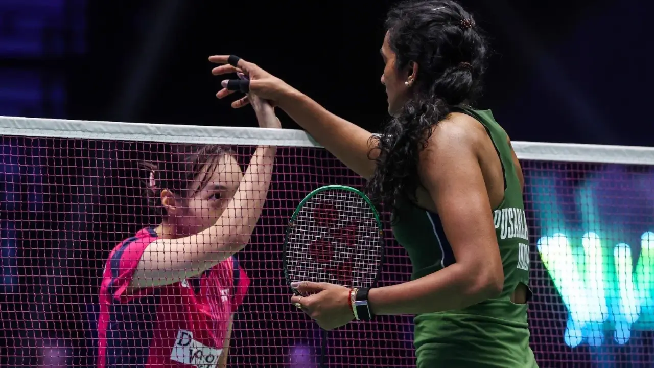 हिना अकेची को हराकर French Open के फाइनल में पहुंचीं PV Sindhu