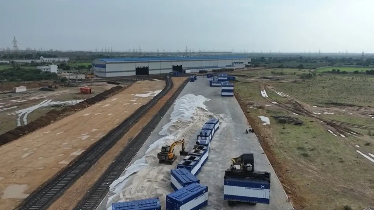 गुजरात में चली देश की पहली Salt Container Train, कच्छ से भेजा गया नमक