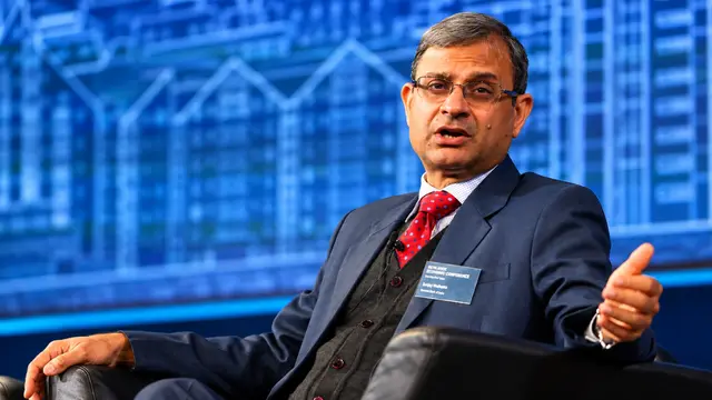 Rupee को लेकर RBI का क्या है प्लान? Governor Sanjay Malhotra ने बताया