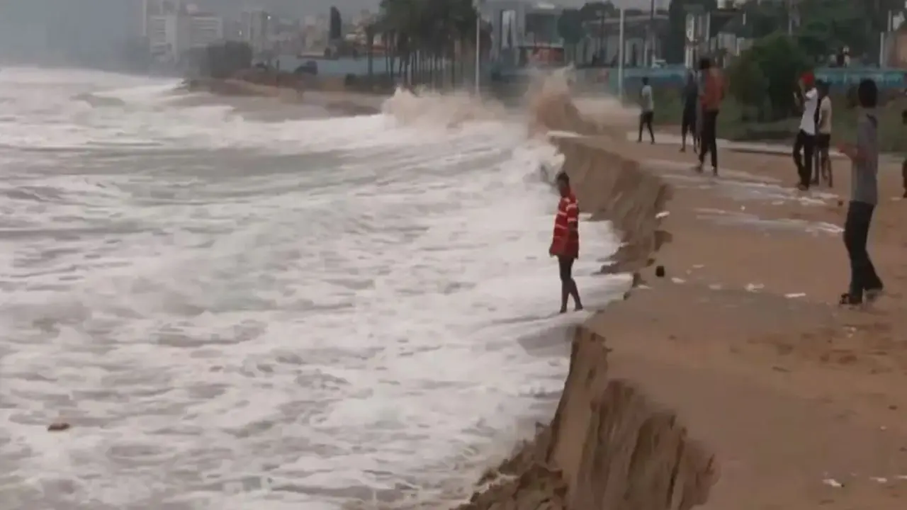 नेपाल में भी Cyclone Arnab का अलर्ट, भारी बारिश-बाढ़ और भूस्खलन का खतरा