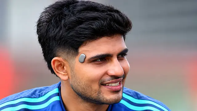 Shubman Gill के माथे पर दिखा खास Temple Device, जानें इसकी कीमत और खूबियां