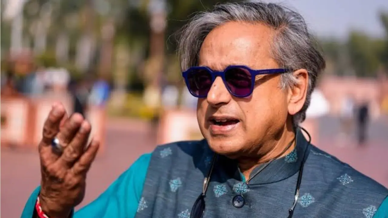 खरगे के आवास पर पहुंचे Shashi Tharoor, महाभियोग नोटिस पर उठाए सवाल