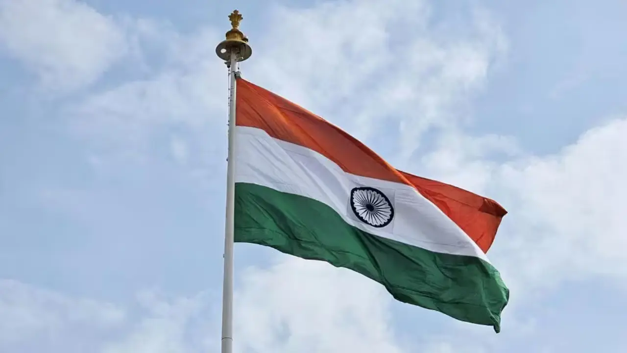 India's Flag Ceremonies: സ്വാതന്ത്ര്യദിനത്തിൽ പ്രധാനമന്ത്രി, റിപ്പബ്ലിക് ദിനത്തിൽ രാഷ്ട്രപതി; ദേശീയപതാക ഉയർത്തുന്നതിലെ വ്യത്യാസങ്ങൾ...