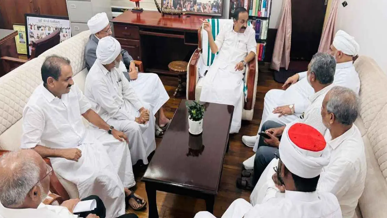 കാന്തപുരത്തെ തള്ളിയ പ്രസ്താവന: ക്ലിഫ് ഹൗസിലെത്തി കാന്തപുരം വിഭാഗം നേതാക്കൾ; പിന്നാലെ പോസ്റ്റ് പിൻവലിച്ചു
