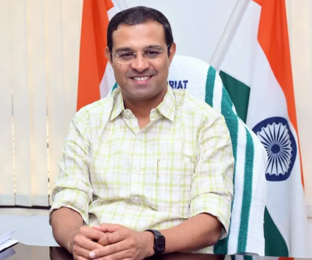 Roji M John: വിസിമാരെ വിമർശിച്ച് മന്ത്രി; ചിലർ സംഘപരിവാർ വേദികളിലേക്ക് ചുരുങ്ങുന്നുവെന്ന് റോജി എം ജോൺ