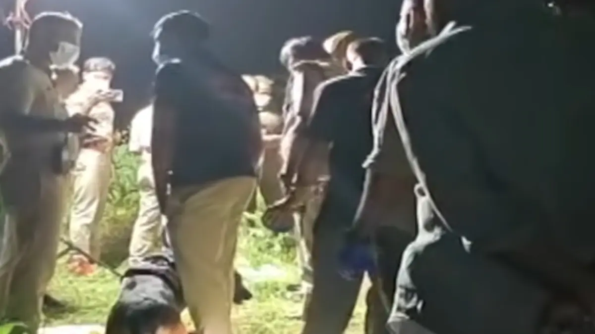 Murder Case: കളമശേരിയിൽ ബെവ്കോയ്ക്ക് സമീപം പുരുഷന്റെ മൃതദേഹം കണ്ടെത്തി; മുഖത്ത് പരിക്കുകൾ