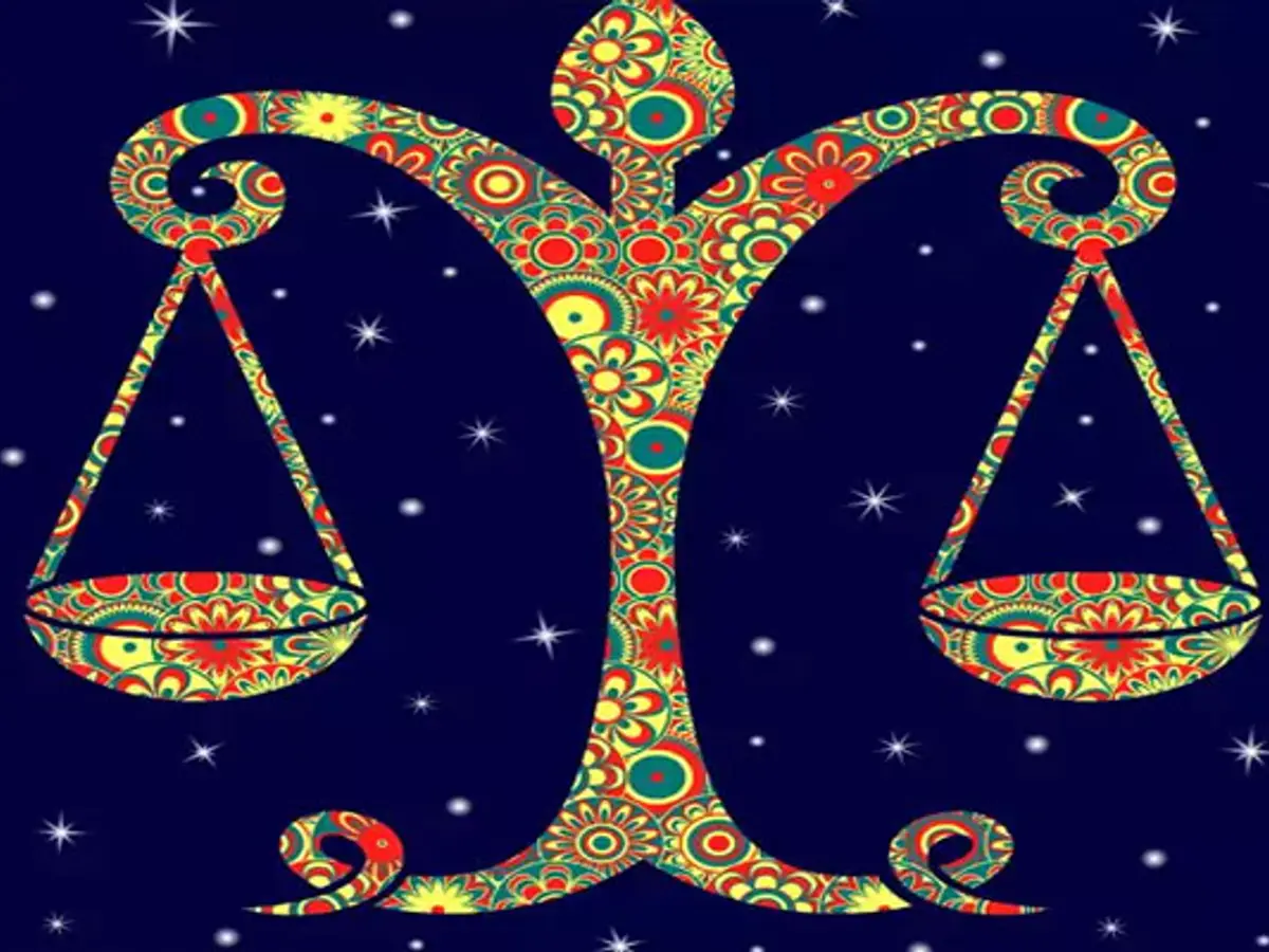 തുലാം (Libra): ഇന്നിവർക്ക് പല തരത്തിലും സന്തോഷകരമായ ദിവസം. നിങ്ങളുടെ മാന്യമായ പെരുമാറ്റം ആളുകളെ ആകർഷിക്കുകയും സാമൂഹിക ബന്ധങ്ങൾ ശക്തിപ്പെടുത്തുകയും ചെയ്യും. നിങ്ങളുടെ ചെലവുകൾ നിയന്ത്രിക്കാൻ നിങ്ങൾ പദ്ധതിയിടും, ഇത് ഭാവിയിൽ സാമ്പത്തികമായി ഗുണം ചെയ്യും. അനാവശ്യമായ അമിത ചിന്ത ഒഴിവാക്കുക