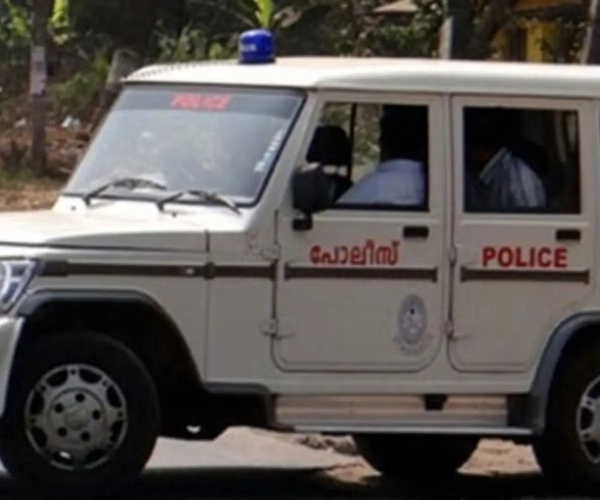 Police Station: പോലീസ് സ്റ്റേഷനിൽ പ്രായപൂർത്തിയാകാത്ത പെൺകുട്ടിയുടെ അതിക്രമം; വീഡിയോ പ്രചരിപ്പിച്ചവർക്കെതിരെ പോലീസ് നടപടി