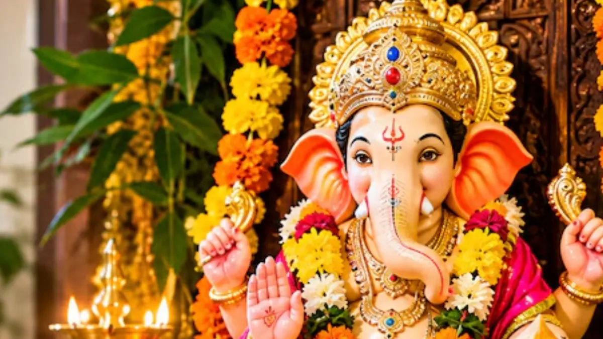 Ganesh Chaturthi 2026: അബദ്ധത്തിൽ പോലും ഗണേശ വിഗ്രഹത്തിനരികിൽ ഈ വസ്തുക്കൾ വയ്ക്കരുത്! വലിയ ദോഷം