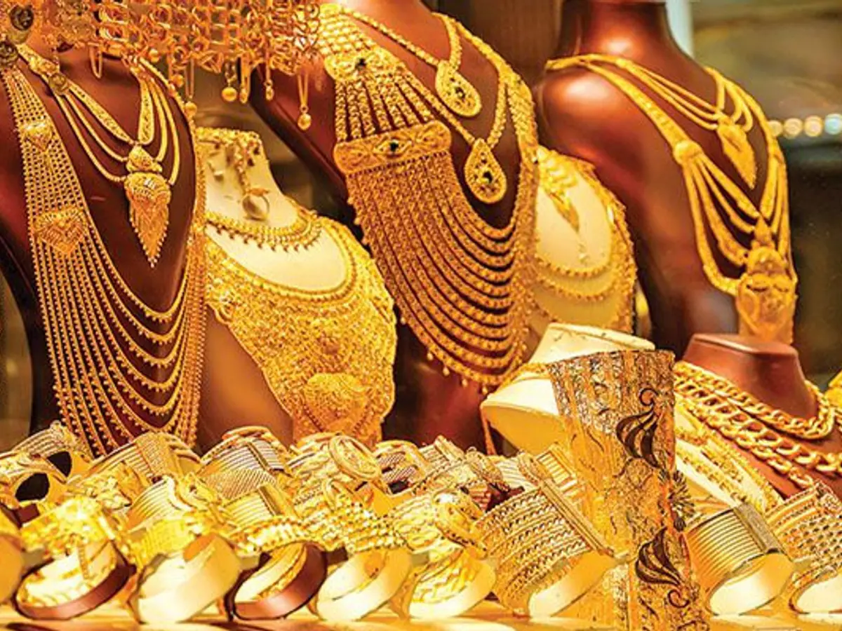 ഇടയ്ക്ക് സ്വർണവില ഉപഭോക്താക്കൾക്ക് നെഞ്ചിടിപ്പ് ഏറ്റിയെങ്കിലും പിന്നീടുള്ള ദിവസങ്ങളിൽ ഇടിഞ്ഞിറങ്ങിയിരുന്നു.