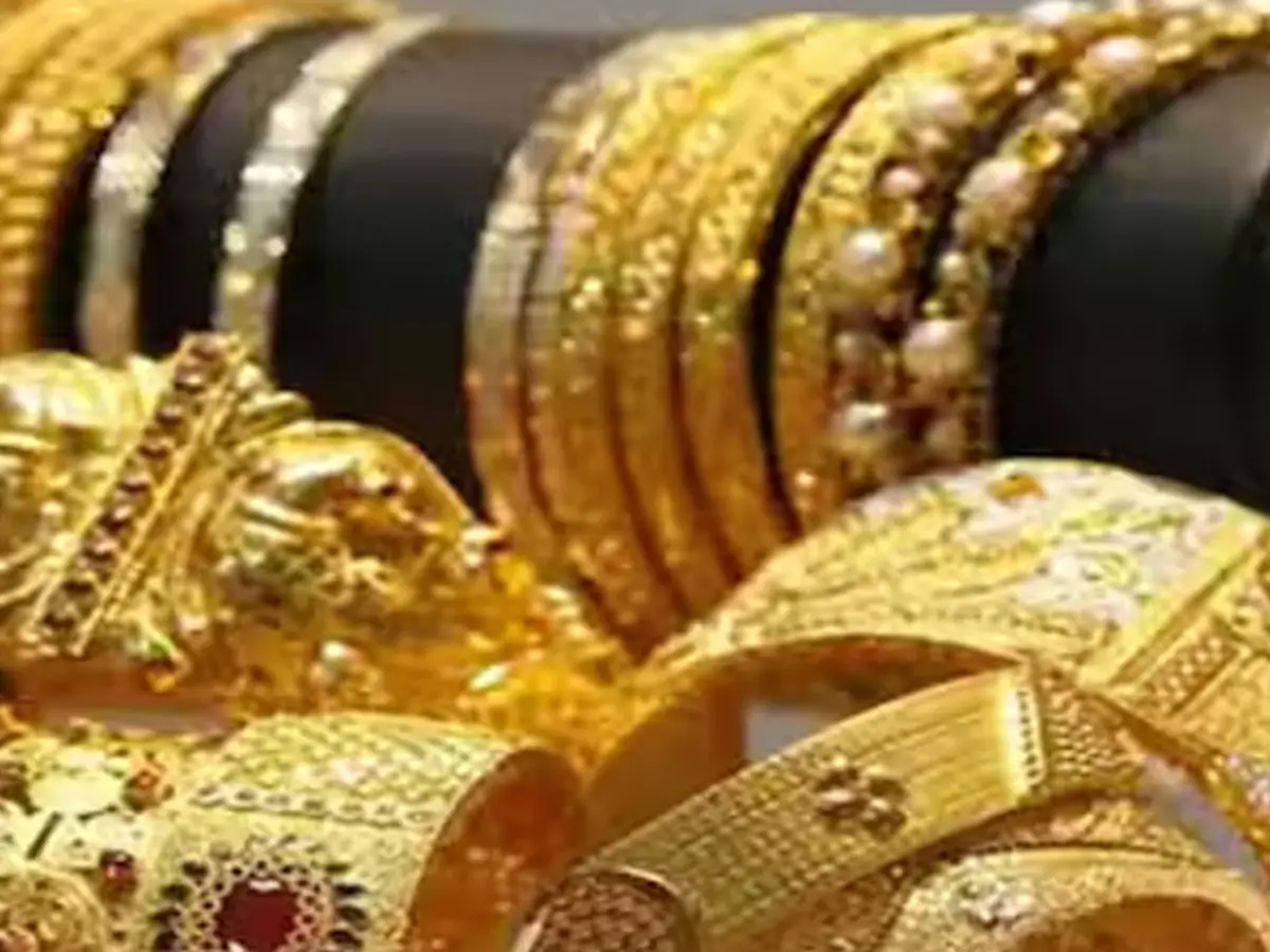 ഇടയ്ക്ക് സ്വർണവില ഉപഭോക്താക്കൾക്ക് നെഞ്ചിടിപ്പ് ഏറ്റിയെങ്കിലും പിന്നീടുള്ള ദിവസങ്ങളിൽ ഇടിഞ്ഞിറങ്ങിയിരുന്നു
