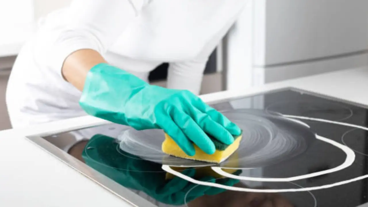 Induction Cleaning Tips: ഇൻഡക്ഷൻ കുക്ക്ടോപ്പുകൾ വൃത്തിയാക്കുമ്പോൾ ശ്രദ്ധിക്കണേ! കേടുപാടുകൾ കൂടാതെ എങ്ങനെ ക്ലീൻ ചെയ്യാം?