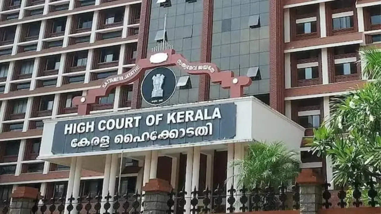 High Court: 'പാവപ്പെട്ടവരുടെ പ്രശ്നം കിടക്കുമ്പോഴാണ് ഇവരുടെ വഴക്ക്'; 'അമ്മ'യിലെ പ്രശ്നങ്ങളിൽ കടുത്ത വിമർശനവുമായി ഹൈക്കോടതി
