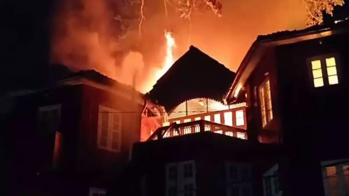 Koder House Fire: ഫോർട്ട് കൊച്ചിയിലെ കേഡർ ഹൗസ് ഹോട്ടലിൽ വൻ തീപിടിത്തം