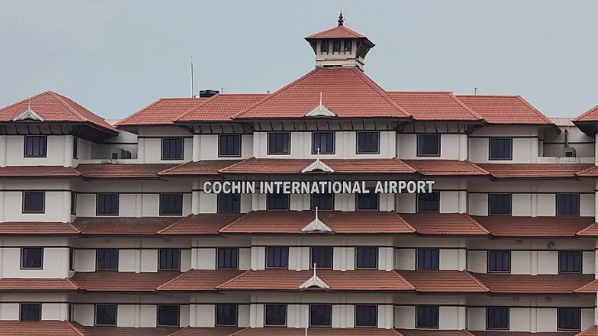 Gold Smuggling: കൊച്ചി അന്താരാഷ്ട്ര വിമാനത്താവളത്തിൽ സ്വർണ്ണക്കടത്ത് പിടികൂടി; യുവതി അറസ്റ്റിൽ