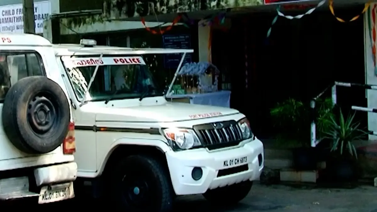 School Students: അധ്യാപികമാരുടെ ചിത്രം മോർഫ് ചെയ്ത് പ്രചരിപ്പിച്ച് ഹയ‍ർ സെക്കണ്ടറി വിദ്യാർഥികൾ; മൂന്ന് പേരെ സസ്പെൻഡ് ചെയ്തു