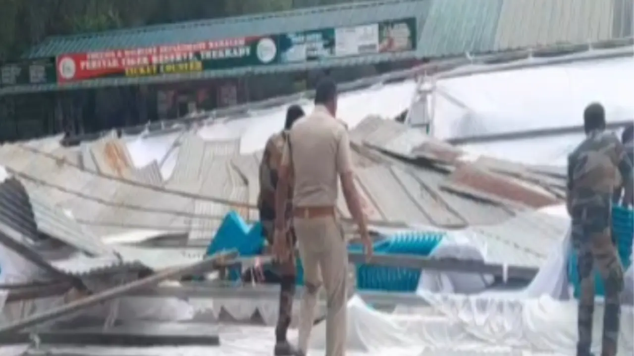 Idukki: കുമളിയിൽ മന്ത്രിയുടെ പരിപാടിക്ക് പിന്നാലെ പന്തൽ തകർന്നു വീണു; പോലീസുകാർ ഉൾപ്പെടെ 4 പേർക്ക് പരിക്ക്