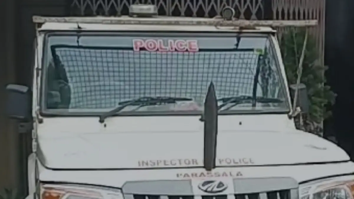Kerala Police: പണം വച്ച് ചീട്ടുകളി; പോലീസുകാരനെ സസ്പെൻഡ് ചെയ്തു