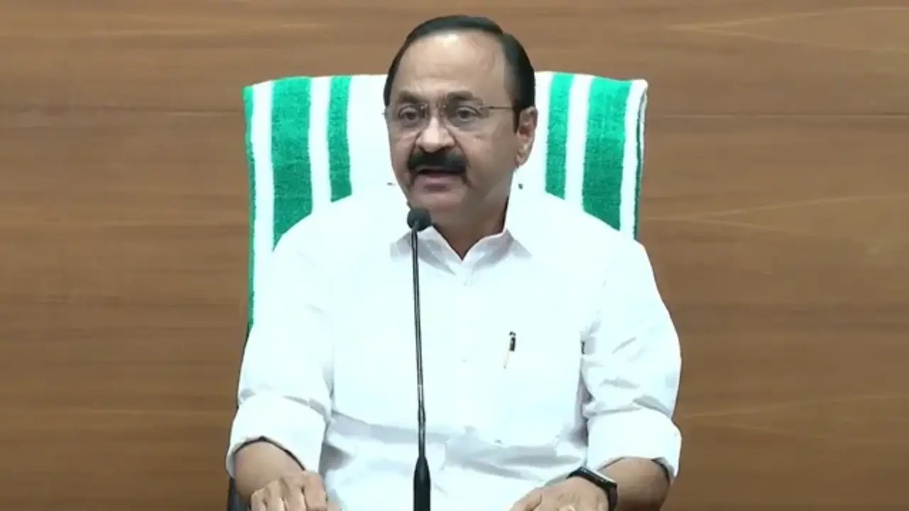CM VD Satheesan: പിണറായി വിജയന്റെ കസ്റ്റഡിയിൽ അടിയന്തര ഇടപെടൽ; ചീഫ് സെക്രട്ടറിക്ക് നിർദ്ദേശം നൽകി വി. ഡി. സതീശൻ