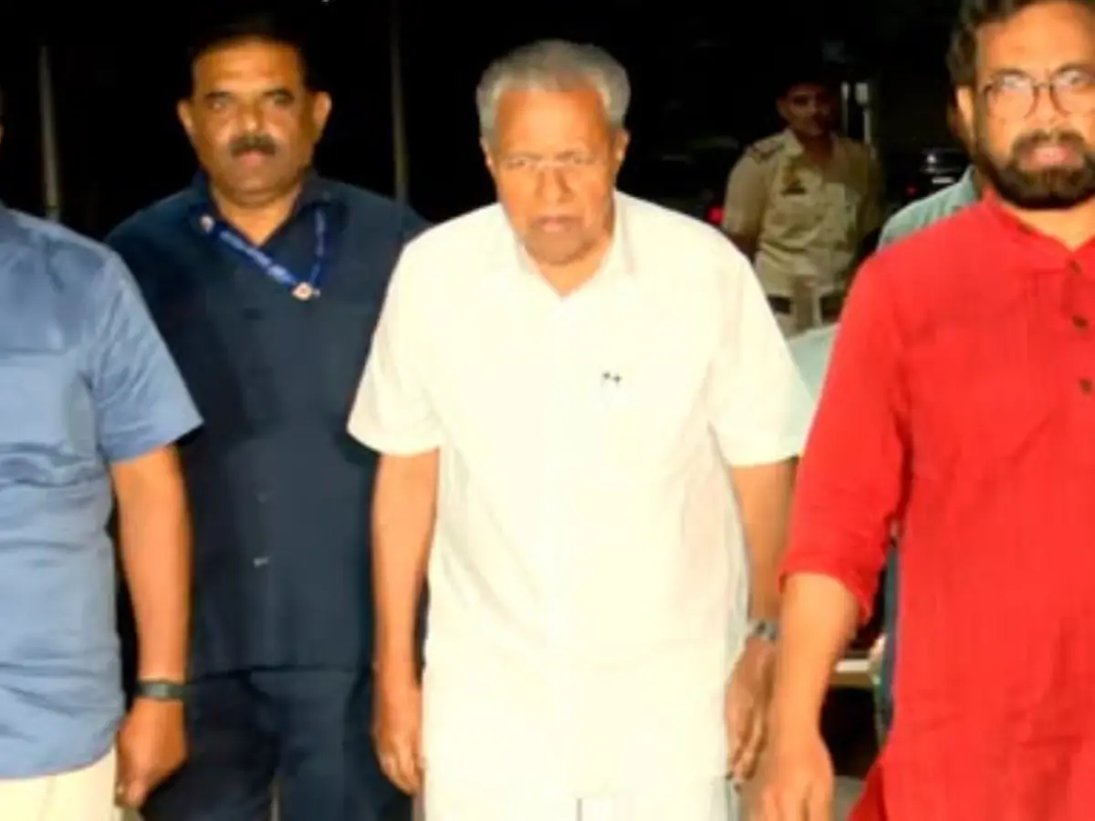 പിണറായി വിജയനെ 8 മണിക്കൂറിന് ശേഷം ഡൽഹി പോലീസ് വിട്ടയച്ചു