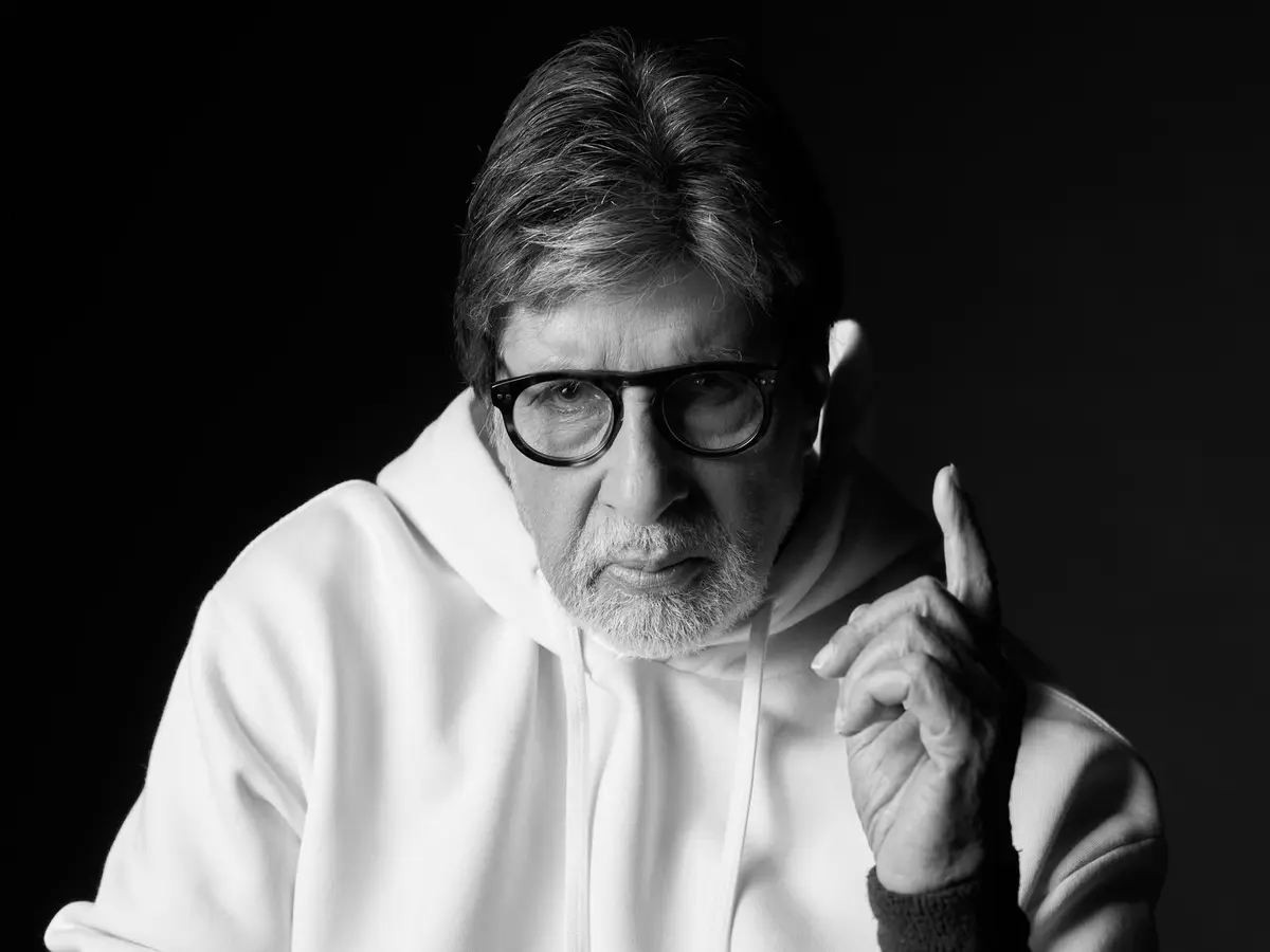 ഇന്ത്യൻ സിനിമയുടെ ബിഗ് ബിക്ക് ഇന്ന് 84-ാം പിറന്നാൾ. ആംഗ്രി യങ് മാൻ എന്ന പ്രതിച്ഛായയിൽ തുടങ്ങി ഏഴരപ്പതിറ്റാണ്ടോളമായി ഇന്ത്യൻ സിനിമാലോകത്തെ വിസ്മയിപ്പിക്കുകയാണ് അമിതാഭ് ബച്ചന്‍. പുതിയൊരു വര്‍ഷത്തിലേക്ക് ബിഗ് ബി കടക്കുമ്പോള്‍ അധികം ആര്‍ക്കും അറിയാത്ത അദ്ദേഹത്തെക്കുറിച്ചുള്ള ചില വസ്തുതകള്‍ പരിശോധിക്കാം...