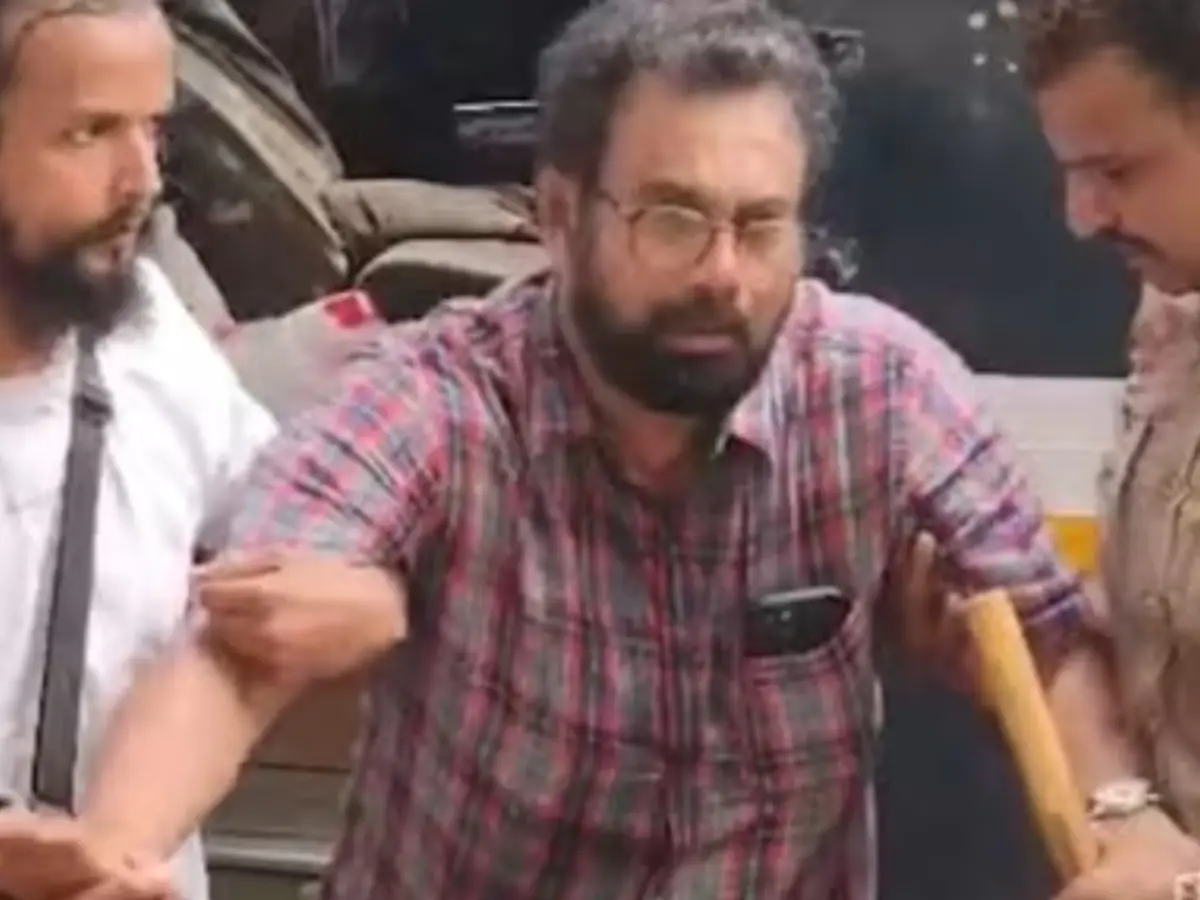 ഡൽഹിയിൽ വീണ്ടും സംഘർഷം; ജോൺ ബ്രിട്ടാസിന് മർദ്ദനം