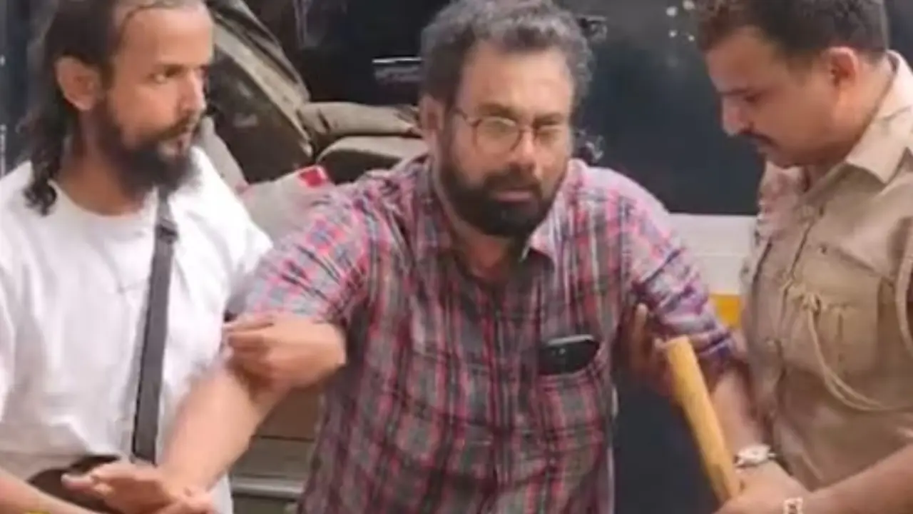 Delhi Protest: ഡൽഹി വീണ്ടും സംഘർഷഭരിതം: വിദ്യാർത്ഥികളെ വലിച്ചിഴച്ചു, ജോൺ ബ്രിട്ടാസ് എം.പിയെ വാഹനത്തിലിട്ട് തല്ലി