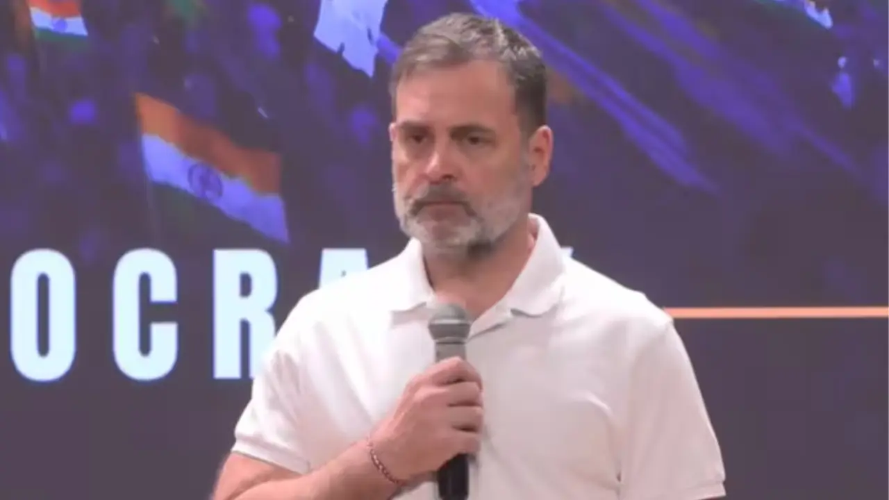 Rahul Gandhi: 'വോട്ട് ചോരി'ക്കെതിരെ സുപ്രീം കോടതിയിലേക്ക്: തെരഞ്ഞെടുപ്പ് കമ്മീഷനെതിരെ ഹർജി നൽകുമെന്ന് രാഹുൽ ഗാന്ധി