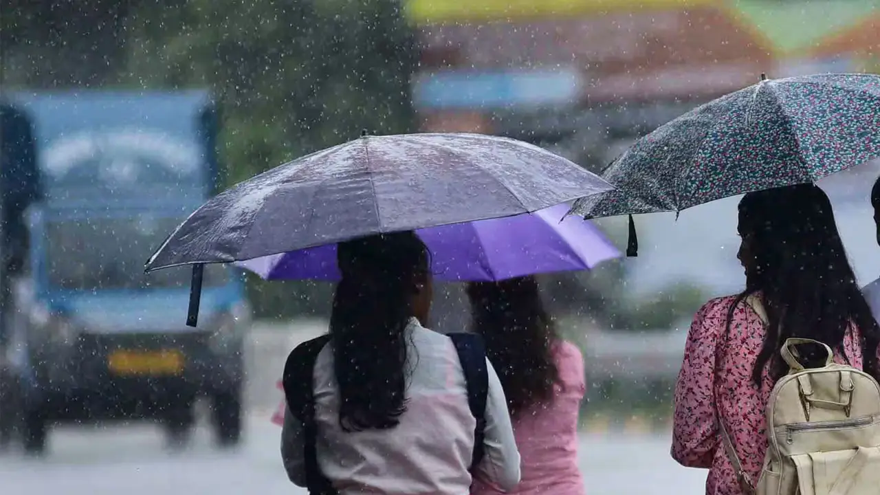 Kerala Weather Report: സംസ്ഥാനത്ത് ഇന്ന് ഇടിമിന്നലോടുകൂടിയ ശക്തമായ മഴ; 7 ജില്ലകളിൽ യെല്ലോ അലർട്ട്
