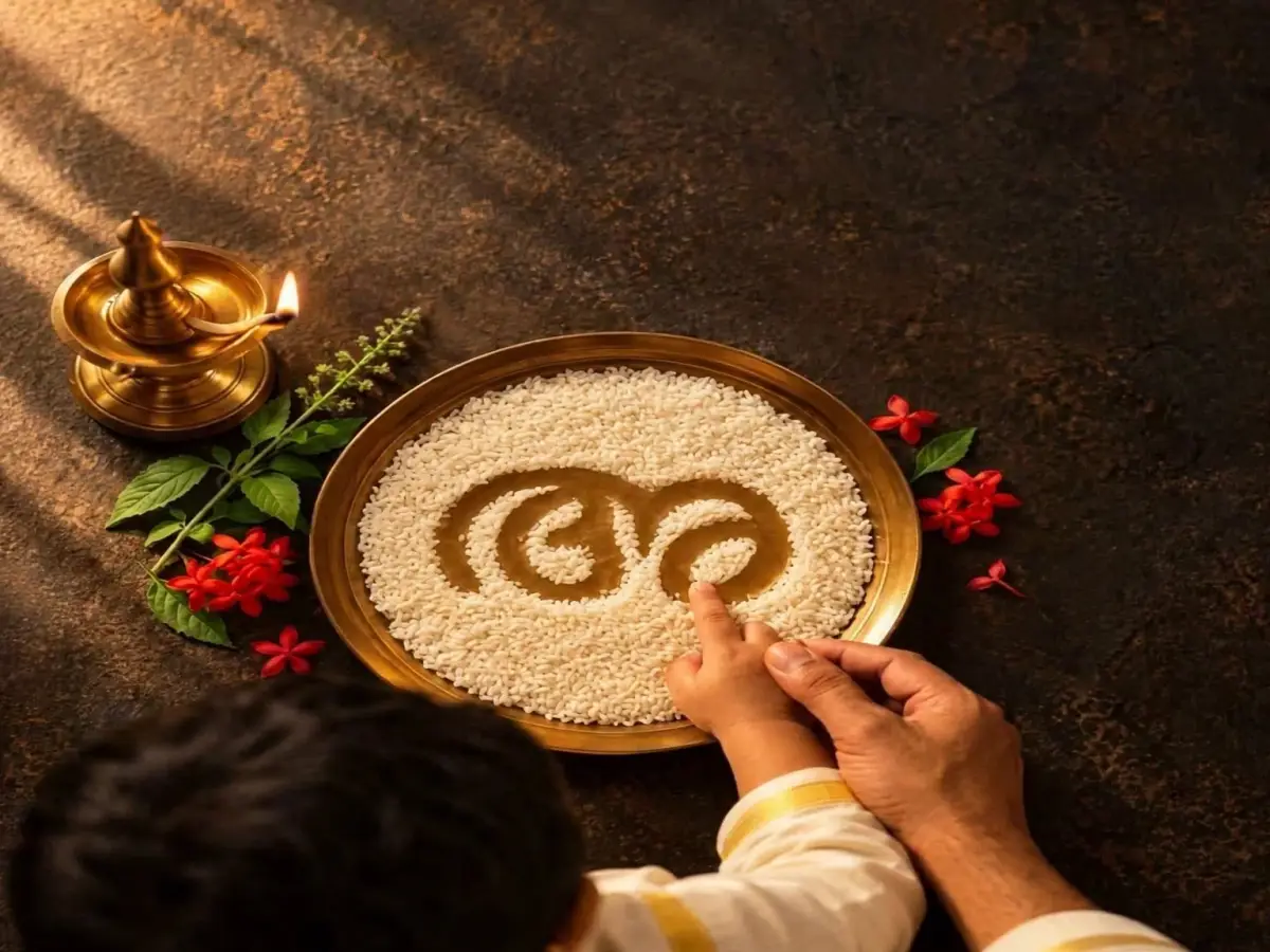 വിജയദശമി ദിനമായ ഇന്ന് ആയിരക്കണക്കിന് കുട്ടികളാണ് അറിവിന്റെ ലോകത്തേക്ക് ചുവടുവെച്ചത്. കേരളത്തിൽ വിദ്യാരംഭ ചടങ്ങുകൾക്കായി വിപുലമായ ക്രമീകരണങ്ങളാണ് ഏര്പ്പെടുത്തിയത്. അത്തരത്തിൽ കേരളത്തിൽ വിദ്യാരംഭത്തിന് ഏറ്റവും കൂടുതൽ ആളുകൾ എത്തിച്ചേര്ന്ന പ്രമുഖ ക്ഷേത്രങ്ങളും സാംസ്കാരിക കേന്ദ്രങ്ങളും പരിശോധിക്കാം...