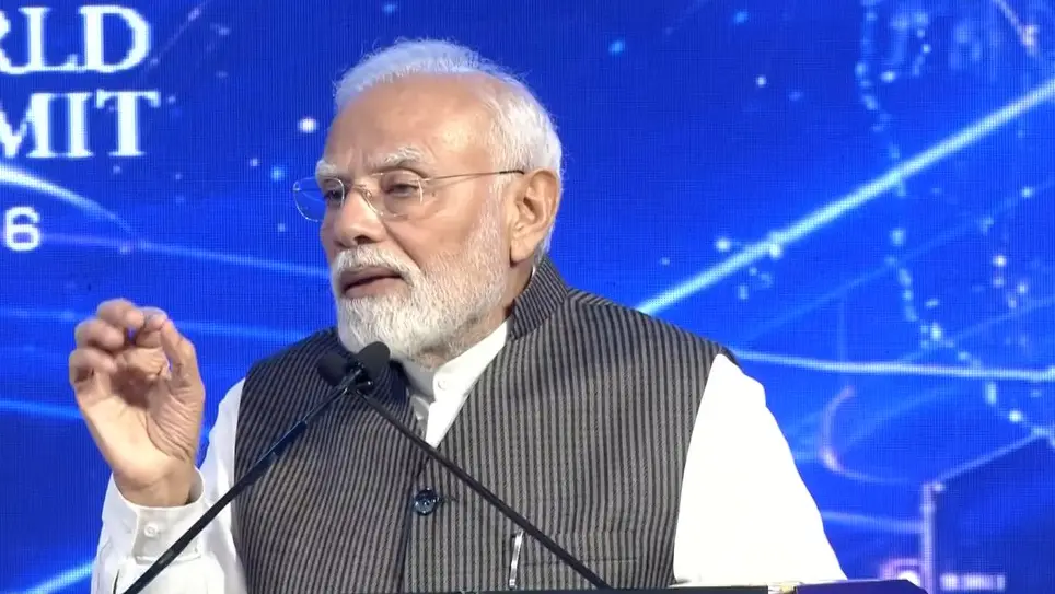 PM Modi: 'കുടുംബത്തെ രക്ഷിക്കാന് കോണ്ഗ്രസ് ഇന്ത്യയുടെ നേട്ടങ്ങളെ ചോദ്യം ചെയ്യുന്നു': പ്രധാനമന്ത്രി മോദി