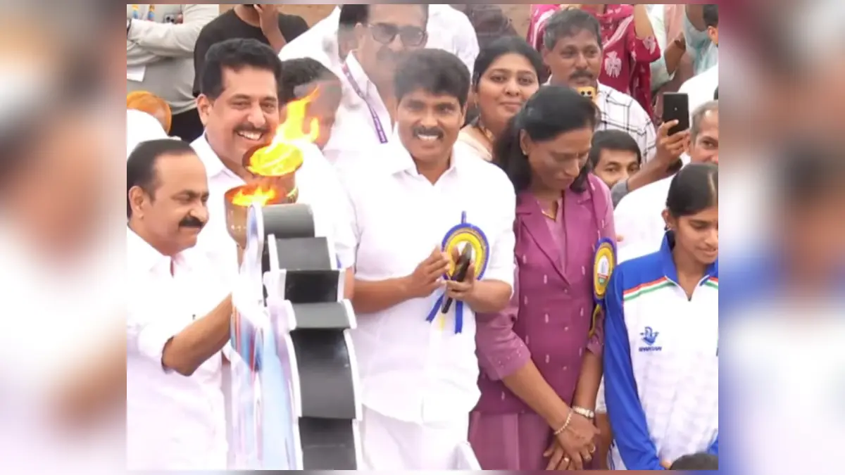 68th Kerala State School Sports Meet: കോഴിക്കോട് സ്കൂള് കായികമേളയ്ക്ക് തിരിതെളിഞ്ഞു