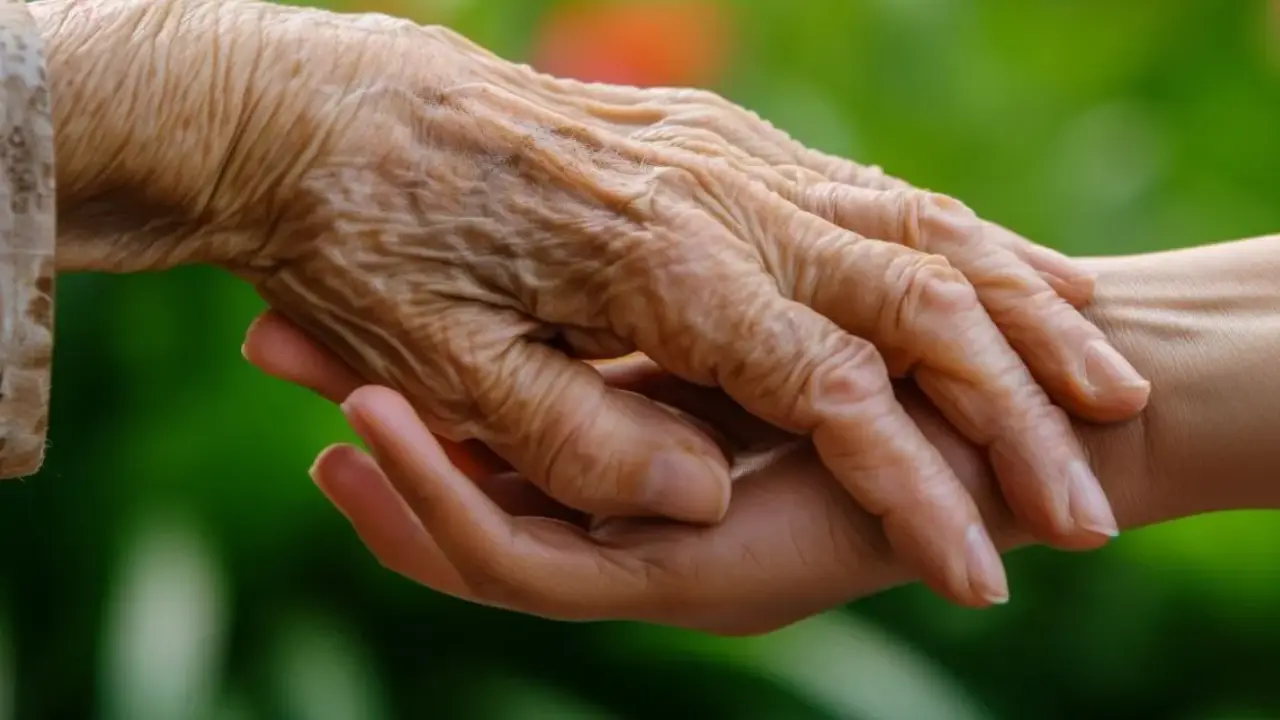 Senior Citizen Protection Bill: മുതിർന്ന പൗരന്മാർക്ക് സംരക്ഷണം ഒരുക്കി കേരളം; വയോജന ബില്ലിന് നിയമസഭയുടെ അംഗീകാരം