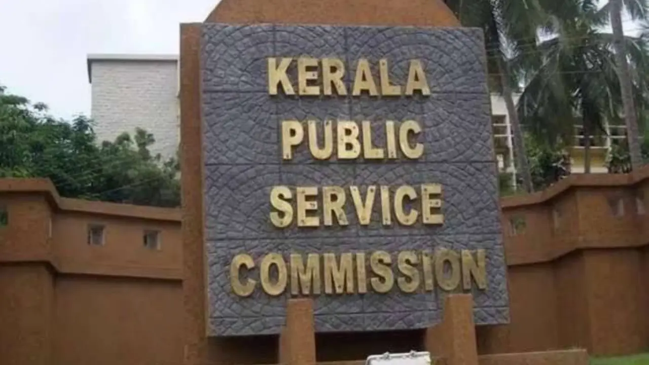 PSC Exam Fraud: പി.എസ്.സി പരീക്ഷാ തട്ടിപ്പിൽ ആദ്യ അറസ്റ്റ്; മുൻ ഡെപ്യൂട്ടി സെക്രട്ടറി പിടിയിൽ