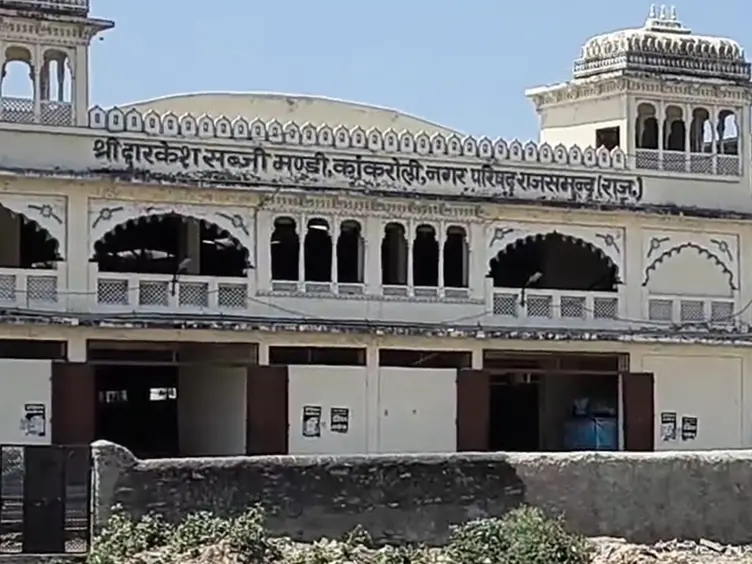 Rajsmand: चारा-पानी के अभाव में निराश्रित पशुओं बेहाल, गर्मी में तड़पने को मजबूर Rajsmand: चारा-पानी के अभाव में निराश्रित पशुओं बेहाल, गर्मी में तड़पने को मजबूर