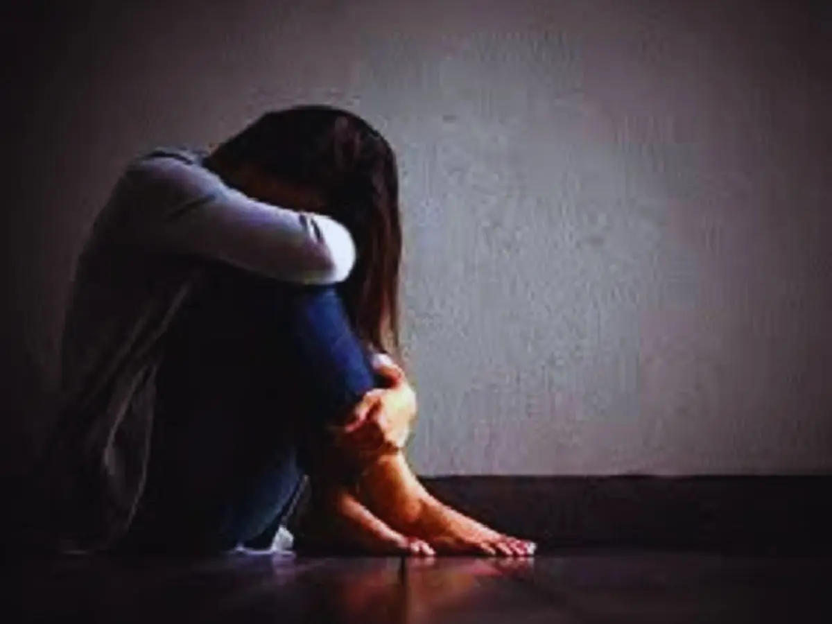 मां के प्रेमी ने नाबालिग बेटी के साथ किया दुष्कर्म, पीड़िता ने किए चौंकाने वाले खुलासे