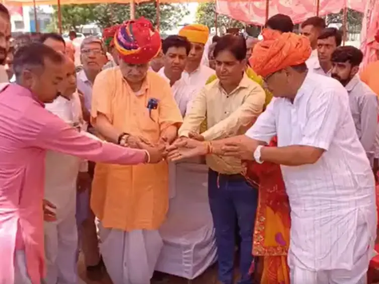 UDH मंत्री झाबर सिंह खर्रा का एक दिवसीय सीकर दौरा, कई विकास कार्यों की दी सौगात UDH मंत्री झाबर सिंह खर्रा का एक दिवसीय सीकर दौरा, कई विकास कार्यों की दी सौगात