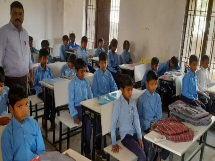 राजस्थान में 5वीं की बोर्ड की परीक्षाएं शुरू, परीक्षा केंद्रों पर पहुंचे बच्चे राजस्थान में 5वीं की बोर्ड की परीक्षाएं शुरू, परीक्षा केंद्रों पर पहुंचे बच्चे